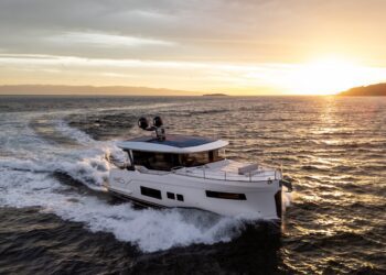 Sirena 48 Hybrid: Il Futuro della Nautica Debutta a Cannes 2024