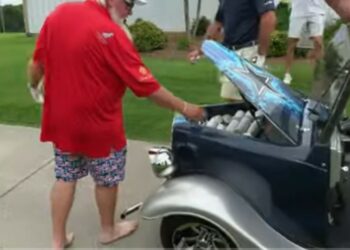 Il Golf cart di John Daly con frigo per la birra incorporato sarà la cosa più divertente che vedrai oggi
