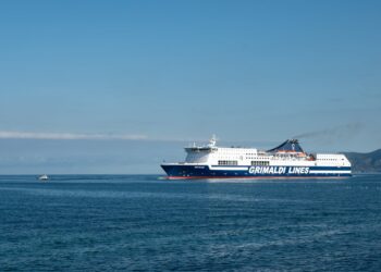 Porto bloccato e crociera ferma in rada: cosa è successo sul traghetto diretto a Palermo