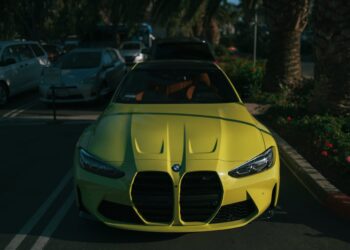 Il campo è cambiato, il talento no: l’ex calciatore incanta tra BMW e golf