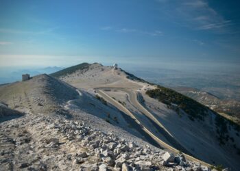 Mont Ventoux decisivo: oggi il Tour de France si infiamma, tutto su orari, diretta tv e favoriti