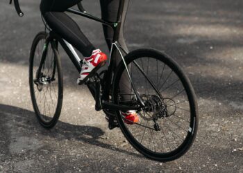 Tragedia al Giro della Valle d’Aosta: giovane ciclista perde la vita dopo una caduta a 70 km/h