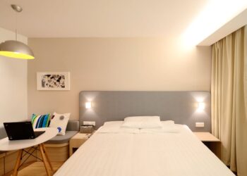 Una vacanza da sogno si trasforma in incubo: famiglia muore in hotel, ignorato il loro SOS