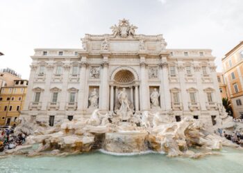 Haaland superstar a Roma: sfilate, Fontana di Trevi e cene da sogno con Isabel