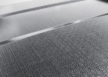 BMW Group integra i compositi in fibre naturali nella produzione di serie