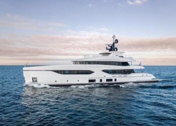 Lusso su misura, design premiato e autonomia oceanica in un superyacht senza compromessi