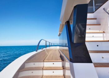 Un catamarano da sogno alimentato dal sole: lusso e sostenibilità non sono mai stati così vicini