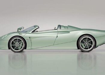 Il capolavoro di Horacio Pagani: ecco la nuova Huayra Codalunga a cielo aperto