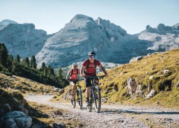 San Vigilio Dolomites estate 2025: vacanza in bici tra panorami UNESCO e adrenalina alpina