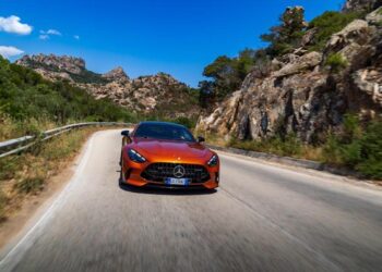 Il mostro da 310 km/h che puoi parcheggiare al supermercato