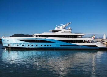 “Il megayacht da 78 metri che sembra un hotel a 7 stelle: piscina, spa e vista mozzafiato”