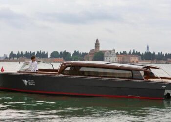 Lucietta è il primo taxi d’acqua 100% elettrico a Venezia: ecco come funziona