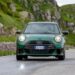 Nuova gamma MINI John Cooper Works: l’auto compatta che sfida le sportive di lusso