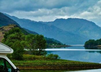 Estate 2025, cresce la voglia di camper e libertà: più viaggi, più natura, più tempo