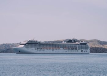 Avaria per la nave Msc World Europa al largo di Ponza: oltre 8.500 persone bloccate in mare