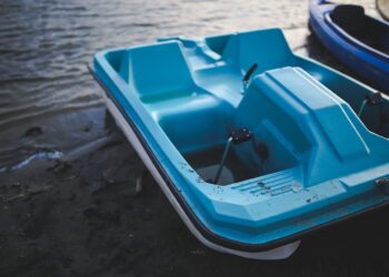 Giro in pedalò si trasforma in incubo: turista trovato morto nel Lago di Garda