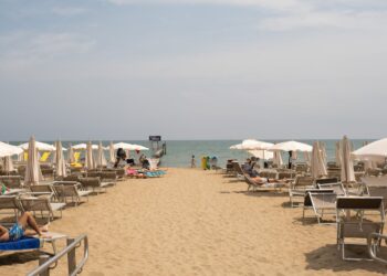 Lidi siciliani nel mirino: chi non rimuove i tornelli rischia la concessione