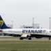 Ryanair aumenta i bonus ai dipendenti che segnalano bagagli fuori misura