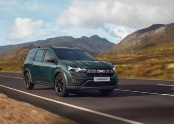 Addio tenda! Ora puoi dormire in auto con il Pack Sleep della Dacia Jogger