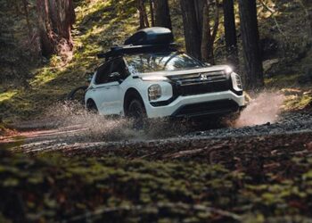 Questo SUV affronta ogni terreno: scopri la nuova Mitsubishi Outlander Trail Edition