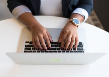 Recensioni online più affidabili: l’Ue introduce il Codice di condotta contro le recensioni false