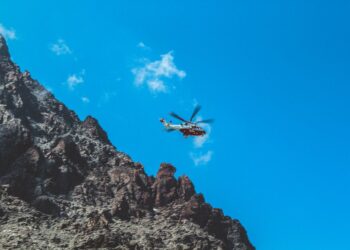 Turista scompare dal suo hotel in Sardegna: ritrovato morto su un costone roccioso