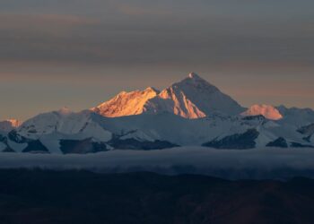 Andrzej Bargiel firma la prima discesa integrale con gli sci dall’Everest senza ossigeno