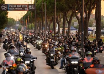 Italian Bike Week 2025: successo strepitoso tra custom bike, auto americane e premi prestigiosi