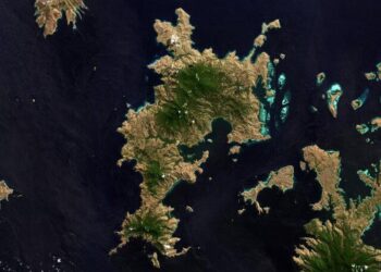 Barriere coralline, spiagge da sogno e creature preistoriche: benvenuti a Komodo