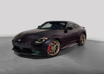 Nissan Z Heritage Edition 2026: omaggio retrò alla leggendaria 300ZX