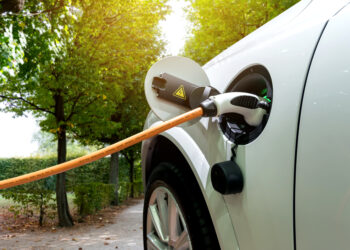 Inquinano quasi quanto un diesel: il grande inganno delle ibride plug-in