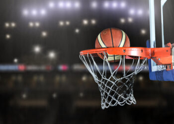 Basket, follia post-partita: attacco al bus dei tifosi del Pistoia, un morto