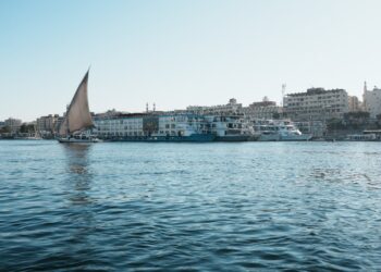 Panico sul Nilo: nave da crociera in fiamme con 80 italiani a bordo