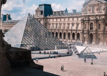 Furto al Louvre, i gioielli di Napoleone scomparsi nel nulla: ecco cosa potrebbe succedere ora