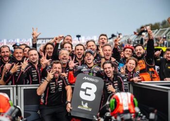 Incredibile a Phillip Island: Aprilia firma la 300ª vittoria tra emozioni e colpi di scena