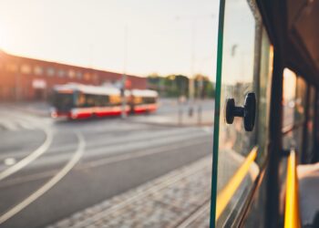 Sciopero generale del 28 novembre: treni, aerei, scuole e trasporti fermi in tutta Italia