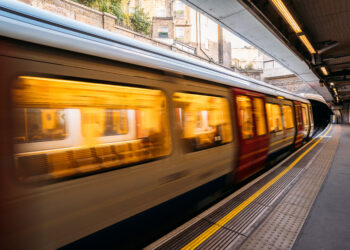 Aggredisce una ragazza sul treno ad Arcore: irregolare sarà espulso