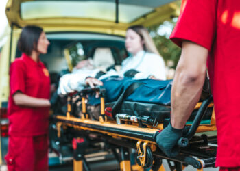 Francia sotto shock: auto investe 10 persone, 4 in gravi condizioni