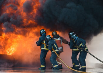 Hong Kong, il peggior incendio di sempre: 128 morti e centinaia di dispersi