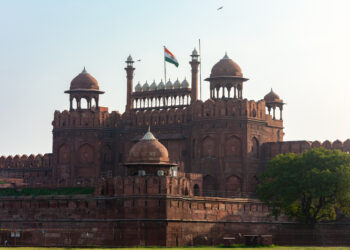 Auto esplode a Nuova Delhi: almeno 8 vittime e 19 feriti, si indaga per terrorismo