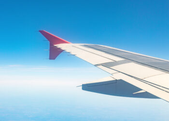 Tragedia nei cieli: precipita aereo sanitario con un bambino a bordo, 5 morti