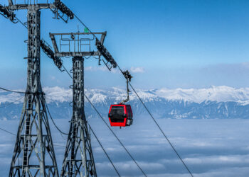 Tragedia sfiorata sulla funivia: 100 evacuati, quattro feriti