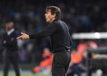 Paura in volo per il Napoli: atterraggio d’emergenza prima del Gran Galà del Calcio 2025