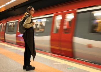 Terrore in metro: tre donne accoltellate, arrestato un 25enne