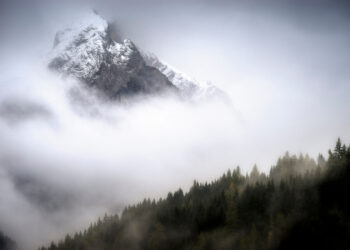 Sopravvive una notte al gelo a –10°, ma la vacanza finisce nel dramma: trovata morta dopo la seconda sparizione