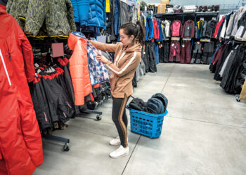 Furto da 1.500 euro e foto sulla neve: coppia smascherata online