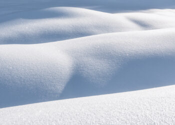 Scialpinista travolto dalla neve: salvato dopo 6 ore tra ghiaccio e pendenze estreme