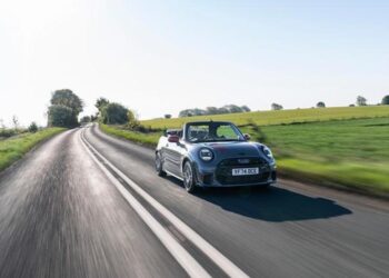 MINI fa il botto nel 2025: vendite in forte crescita e boom di elettriche