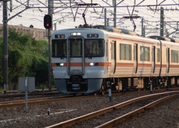 Muore folgorato a 18 anni mentre fa train surfing sul tetto di un treno