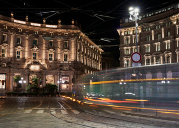 Tram deragliato a Milano, due morti e 49 feriti: l’ipotesi del malore dell’autista